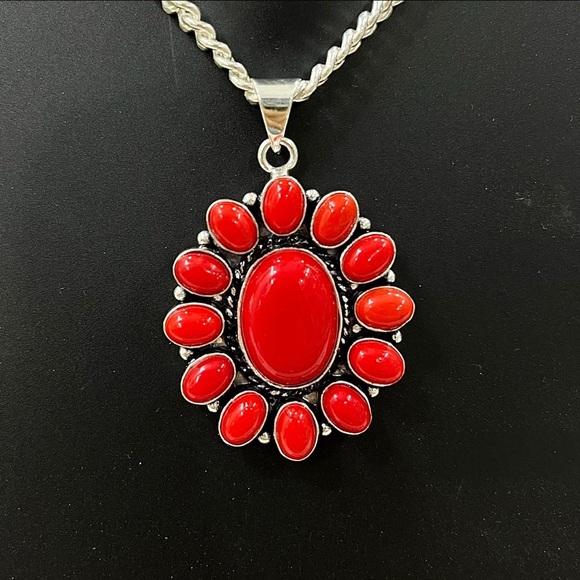 Beautiful Red Coral Gemstone pendant, with 18” chain. - Picture 3 of 4